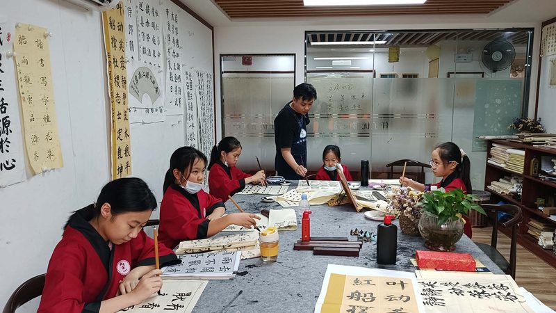 小标题：报名费，背后的成本考量