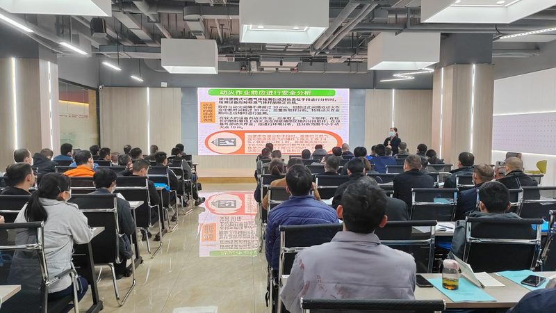 函授站是一种通过远程教育方式进行学历提升的学习模式。它具有以下特点：