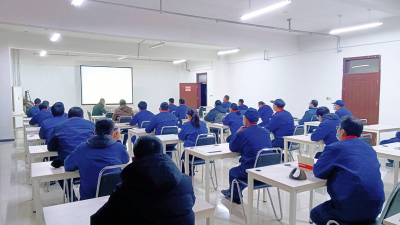 以某机构课程体系为例，该机构推出的《企业培训师资格证考试教材》具备以下特点：